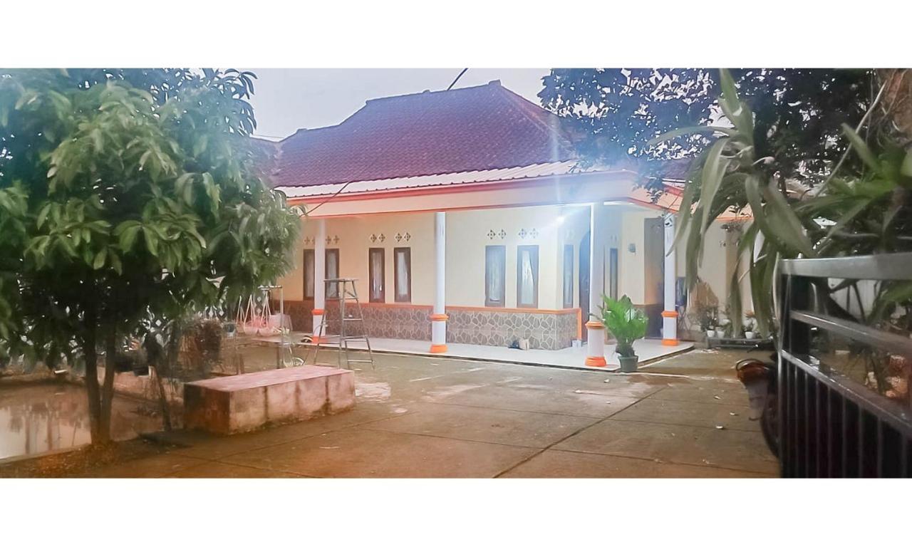Homestay Bukit Pamoyanan 2 Redpartner Bukanagara Экстерьер фото